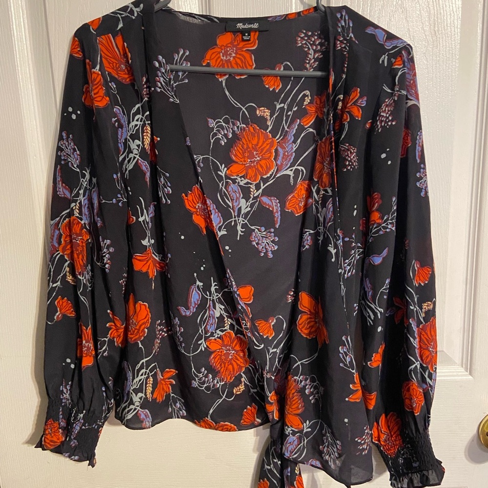EUC Women’s Madewell silk smocked-sleeve wrap top in a floral print. Sz M